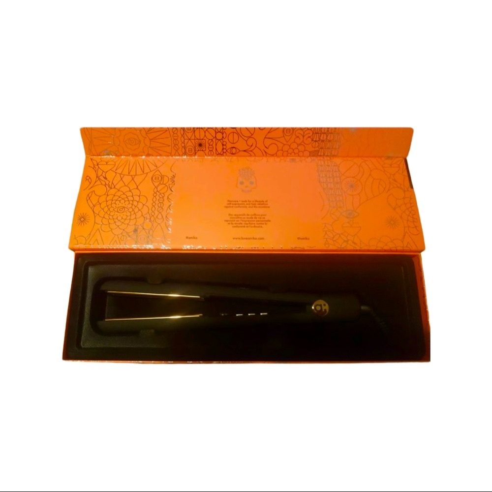 amika: Confidante Moisture Maintenance Flat Iron